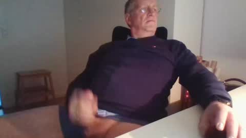 Snapshot of oldth chatting on 12.13.24 oldth online show from 12.13.24