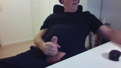 Snapshot of oldth chatting on 01.16.25 oldth online show from 01.16.25