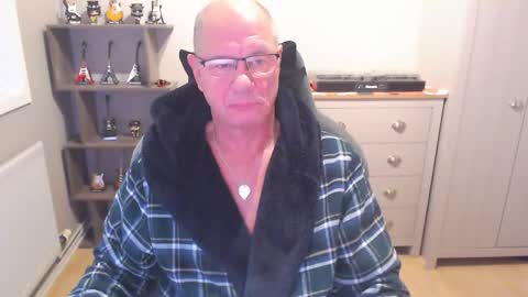 Snapshot of oldveteranuk chatting on 09.10.25 oldveteranuk online show from 09.10.25