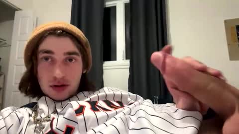 Snapshot of oliboy34 chatting on 12.18.25 oliboy34 online show from 12.18.25