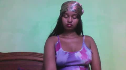 olinah610 online show from 11.28.25