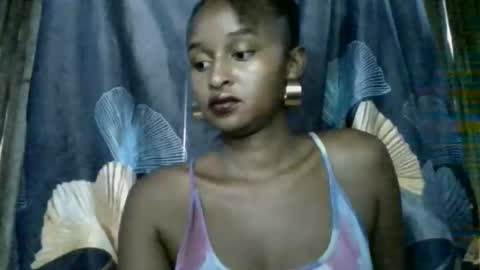 Snapshot of olinah610 chatting on 04.27.26 olinah610 online show from 04.27.26