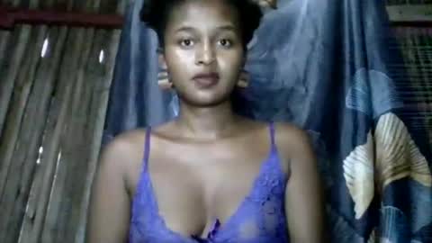 Snapshot of olinah610 chatting on 04.28.26 olinah610 online show from 04.28.26