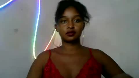Snapshot of olinah610 chatting on 05.24.26 olinah610 online show from 05.24.26