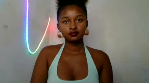 Snapshot of olinah610 chatting on 05.26.26 olinah610 online show from 05.26.26