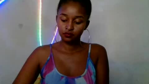 Snapshot of olinah610 chatting on 05.27.26 olinah610 online show from 05.27.26
