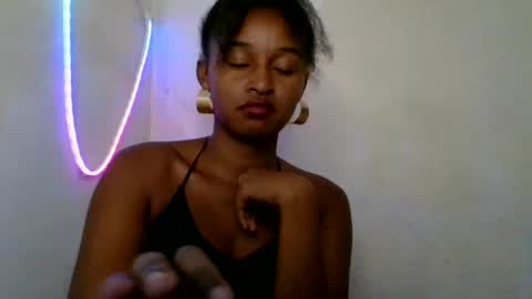 Snapshot of olinah610 chatting on 05.30.26 olinah610 online show from 05.30.26