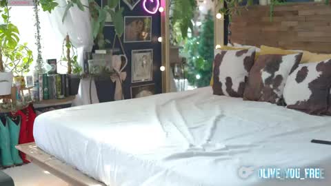 Olive online show from 04.12.26