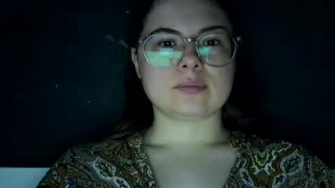 Snapshot of olivepeach chatting on 07.19.26 Oil online show from 07.19.26