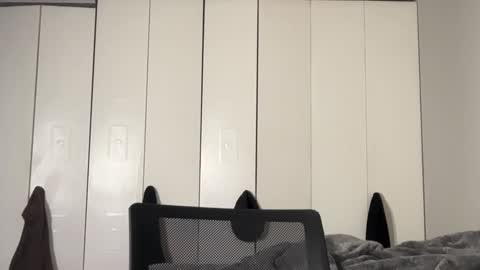 Snapshot of oliver_beck chatting on 12.11.24 Oliver Beck online show from 12.11.24