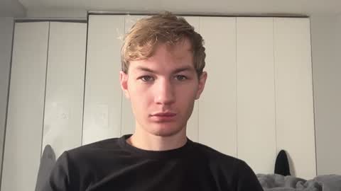 Snapshot of oliver_beck chatting on 12.14.24 Oliver Beck online show from 12.14.24