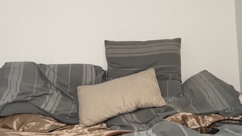 Snapshot of oliver_beck chatting on 01.04.25 Oliver Beck online show from 01.04.25