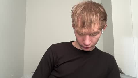 Snapshot of oliver_beck chatting on 01.05.25 Oliver Beck online show from 01.05.25