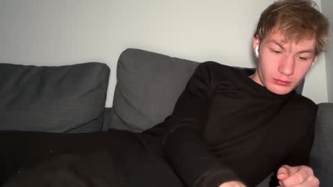 Snapshot of oliver_beck chatting on 01.09.25 Oliver Beck online show from 01.09.25