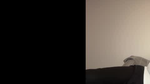 Snapshot of oliver_beck chatting on 01.20.25 Oliver Beck online show from 01.20.25