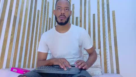 Snapshot of oliver_bigblack_cock chatting on 05.10.26 Oliver online show from 05.10.26