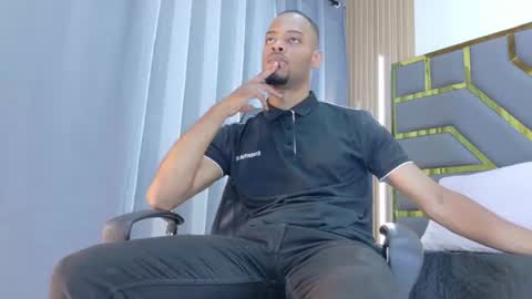 Snapshot of oliver_bigblack_cock chatting on 06.16.26 Oliver online show from 06.16.26