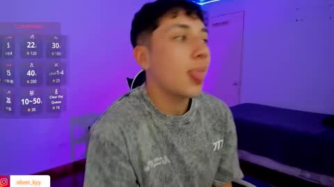 Snapshot of oliver_kyy chatting on 11.08.25 oliveeer online show from 11.08.25