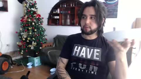 Snapshot of oliver_laid_2023 chatting on 12.20.25 oliver_laid_2023 online show from 12.20.25