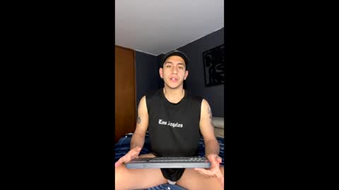 Snapshot of oliver_plata_ chatting on 12.15.25 Oliver online show from 12.15.25