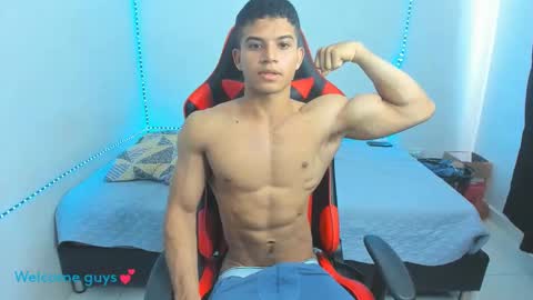 Snapshot of oliver_thompsson chatting on 01.26.25 oliver thompsson online show from 01.26.25