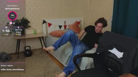 Snapshot of oliver_travis chatting on 10.06.25 Oliver Evans online show from 10.06.25