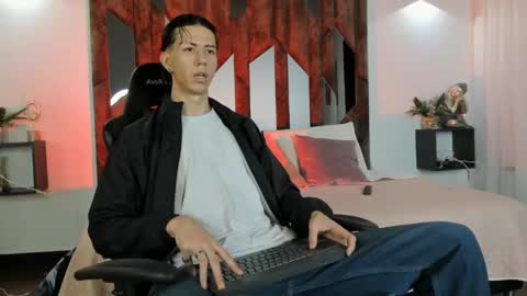 Snapshot of oliverthompson_01 chatting on 09.10.25 oliverthompson_01 online show from 09.10.25