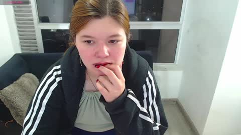 Snapshot of olivia_martine chatting on 12.22.24 olivia_martine online show from 12.22.24