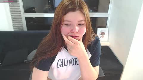 Snapshot of olivia_martine chatting on 01.11.25 olivia_martine online show from 01.11.25