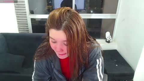 Snapshot of olivia_martine chatting on 01.26.25 olivia_martine online show from 01.26.25