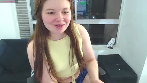 Snapshot of olivia_martine chatting on 01.27.25 olivia_martine online show from 01.27.25