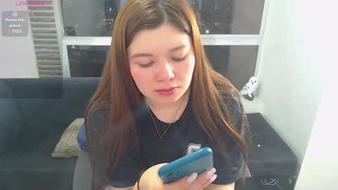 Snapshot of olivia_martine chatting on 02.06.25 olivia_martine online show from 02.06.25