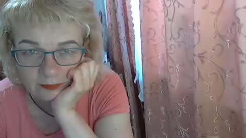 Snapshot of olivia_mia25 chatting on 06.17.26 Olivia Mia online show from 06.17.26