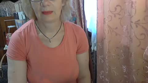 Snapshot of olivia_mia25 chatting on 06.18.26 Olivia Mia online show from 06.18.26