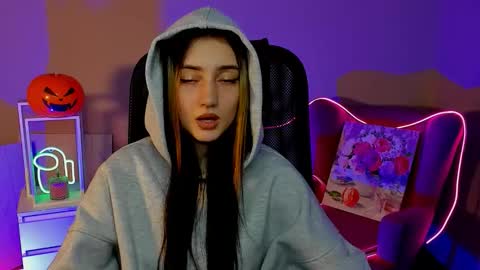 olivia_norton_ online show from 10.27.25