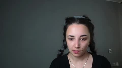 Snapshot of olivia_oliv chatting on 05.24.26 Olivia online show from 05.24.26