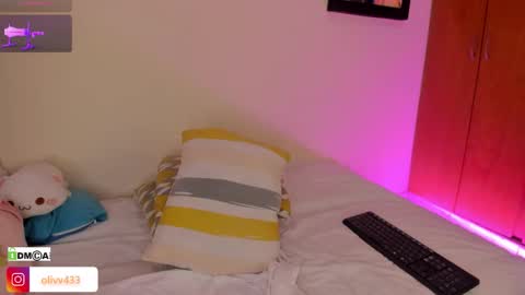 olivia_s19 online show from 10.19.25