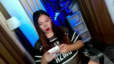 Miss OLIVIA online show from 12.04.25