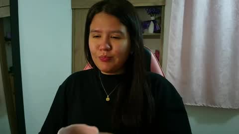 Snapshot of olivia_watson_ chatting on 05.11.26 Olivia online show from 05.11.26