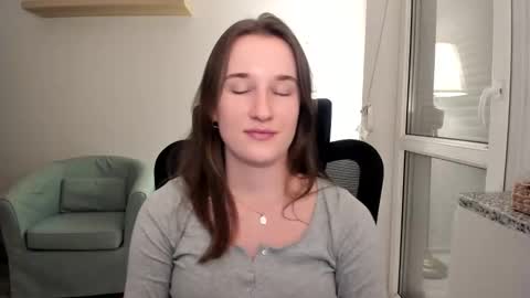 Snapshot of oliviaaa2003 chatting on 12.01.24 Oliwiaa2004 online show from 12.01.24