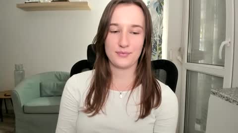 Snapshot of oliviaaa2003 chatting on 12.26.24 Oliwiaa2004 online show from 12.26.24