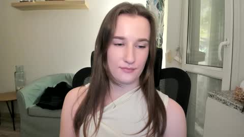 Snapshot of oliviaaa2003 chatting on 01.14.25 Oliwiaa2004 online show from 01.14.25