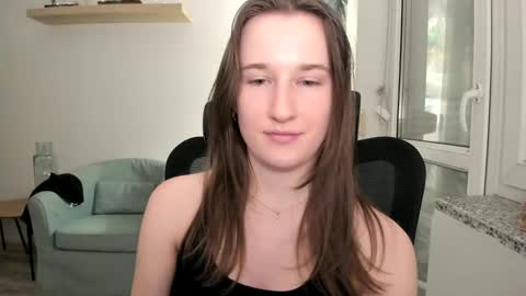 Snapshot of oliviaaa2003 chatting on 01.25.25 Oliwiaa2004 online show from 01.25.25