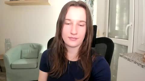 Snapshot of oliviaaa2003 chatting on 02.06.25 Oliwiaa2004 online show from 02.06.25