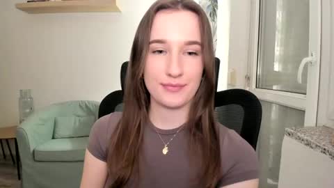 Snapshot of oliviaaa2003 chatting on 03.06.25 Oliwiaa2004 online show from 03.06.25