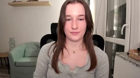 Snapshot of oliviaaa2003 chatting on 03.10.25 Oliwiaa2004 online show from 03.10.25