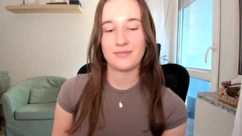 Snapshot of oliviaaa2003 chatting on 09.19.25 Oliwiaa2004 online show from 09.19.25