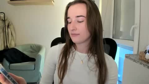 Snapshot of oliviaaa2003 chatting on 12.21.25 Oliwiaa2004 online show from 12.21.25