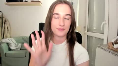 Snapshot of oliviaaa2003 chatting on 12.22.25 Oliwiaa2004 online show from 12.22.25