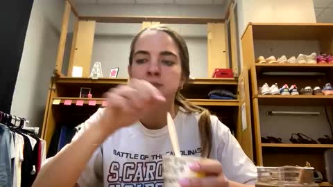 oliviaaraee online show from 02.09.26